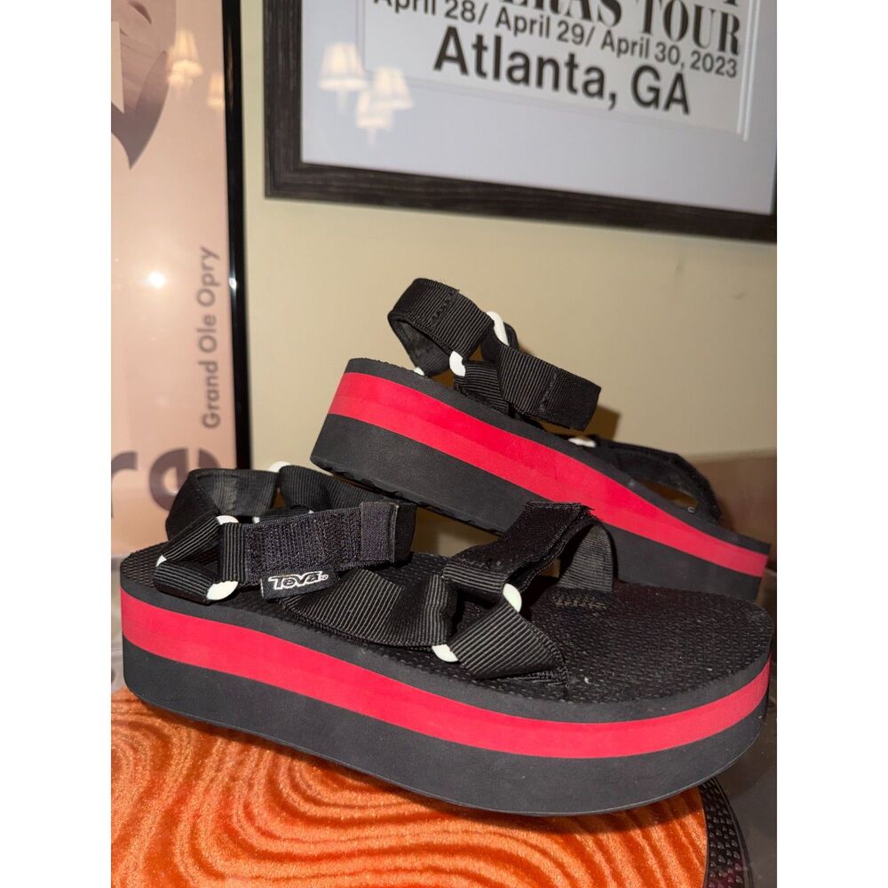 Women's TEVA Red & Black Flatform Sandals | Size 7 | Strappy Platform Outdoors